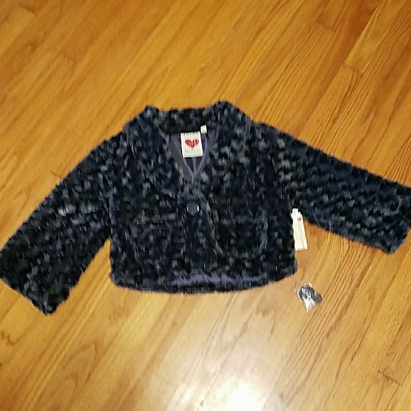 Derek Heart Faux Fur Jacket - Picture 6 of 6